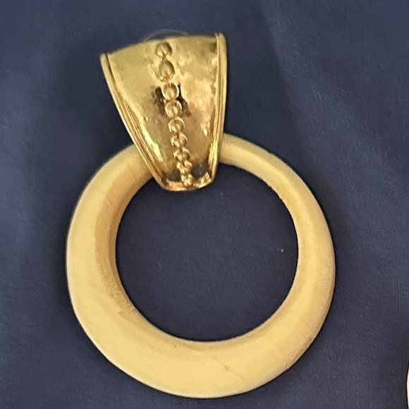 NEW PLUNDER Plunder Design gold-circle with buckle stud earrings - Picture 2 of 3